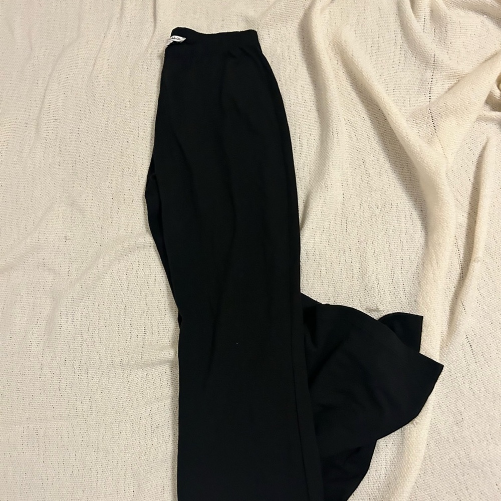 Subdued flared leggings